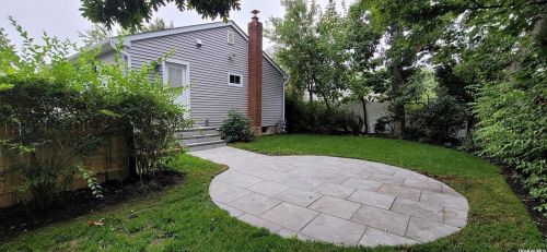 220 4th St, Deer Park NY  11729-5923 exterior