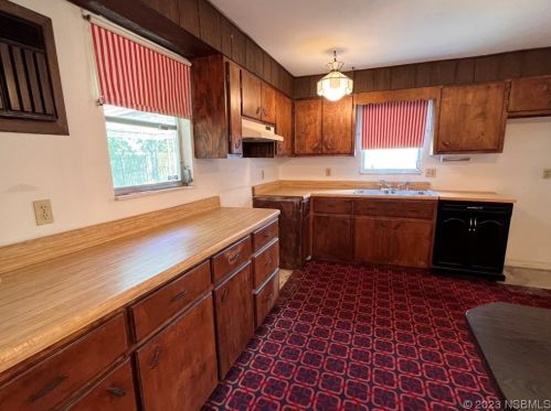 907 Derbyshire Rd, Daytona Beach FL 32117-3802 exterior