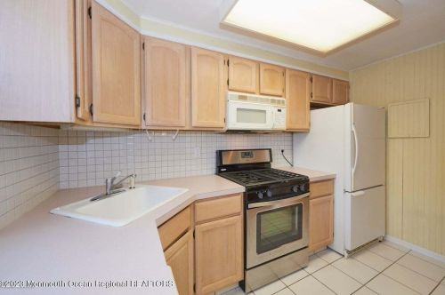 83 Manor Dr, Tinton Falls NJ  07712-2568 exterior