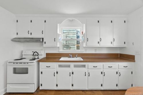 53 Cedar Grove Ave, United States Coast Guard Ac CT  06320-3732 exterior