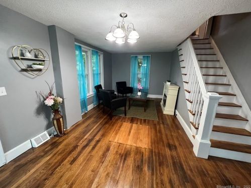 135 Autumn St, Manchester CT  06040-5519 exterior