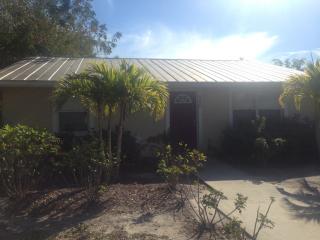 860 96th Ave, Naples, FL 34108-2466