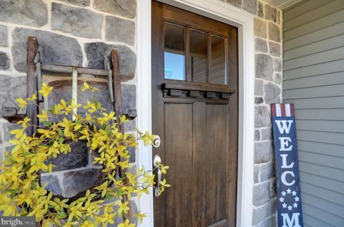 15 Waverly Ln, Carlisle PA  17015-7119 exterior