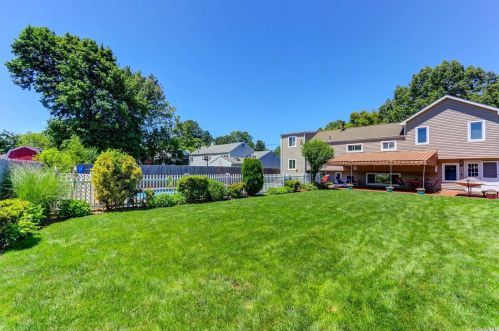 17 Wren Ct, Northport NY  11768-3343 exterior