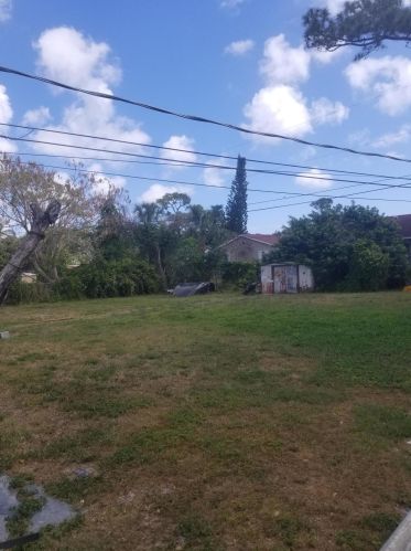 694 Mango Dr, West Palm Beach, FL 33415-3834
