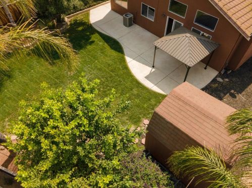 1550 Foxwood St, Hollister CA  95023-8048 exterior