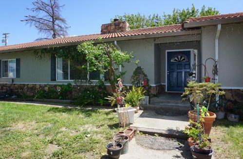 1207 Mccloskey Rd, Hollister, CA 95023-9390