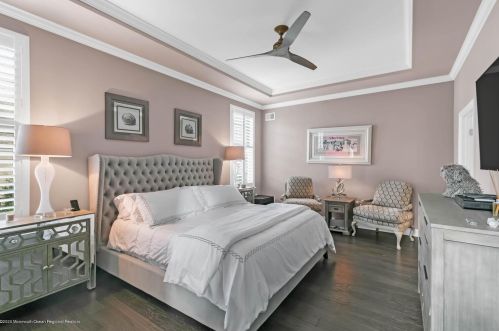 47 Sunset Dr, Tinton Falls NJ 07724 exterior