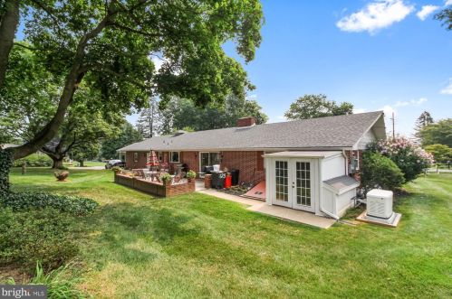 125 Dixie Dr, Red Lion PA  17356-1110 exterior
