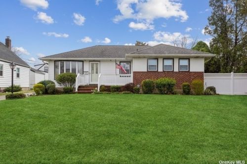 3154 Ward Ln, North Wantagh, NY 11793-1102