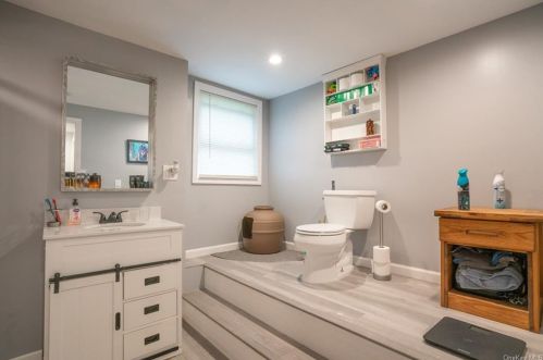 63 Entrance Way, Mahopac NY  10541-1328 exterior