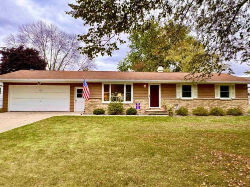 537 Robert Ln, Green Bay, WI 54311-7542