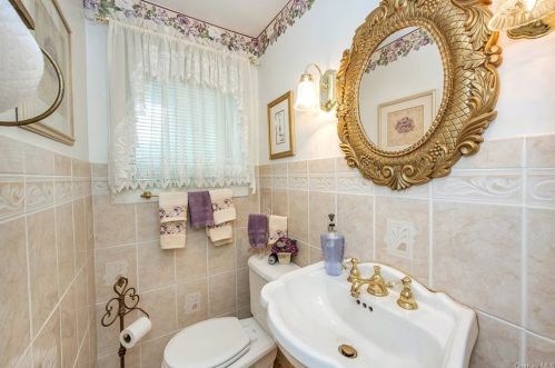 47 Malcolm St, Crotonville NY  10562-3241 exterior