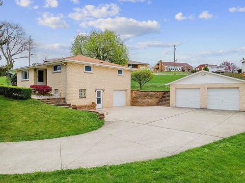 114 Shearer St, Jeannette, PA 15644-1177