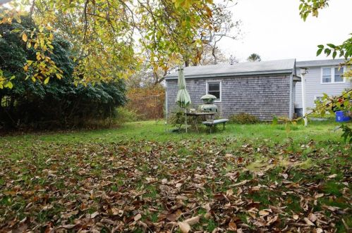 28 Manor Dr, South Kingstown, RI 02882-5412