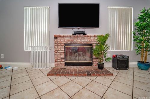 785 Award Dr, Colton CA 92324-2675 exterior