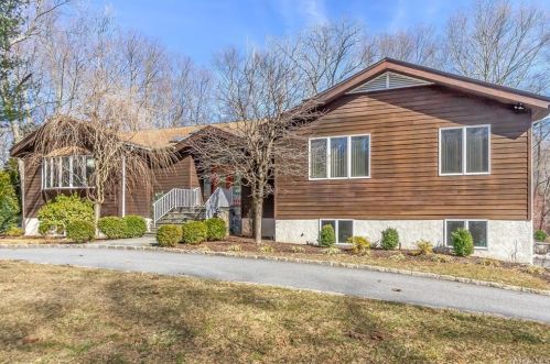 35 Memory Ln, Mahopac, NY 10541-3967
