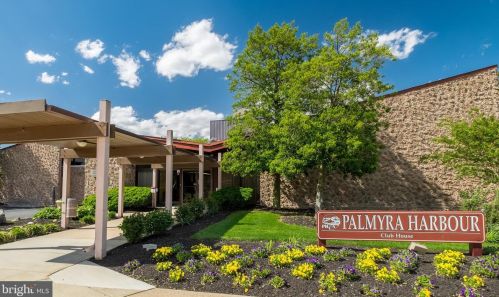 2066 Harbour Dr, Palmyra NJ 08065-1111 exterior