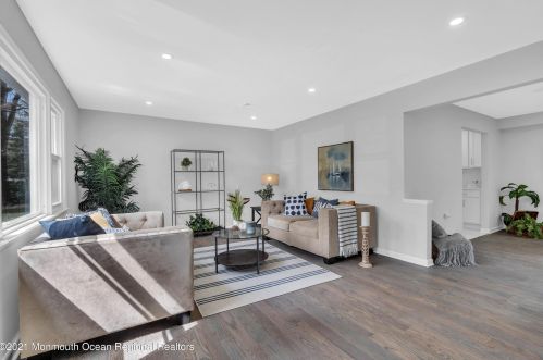 13 Salisbury Ave, Middletown NJ  07748-5240 exterior