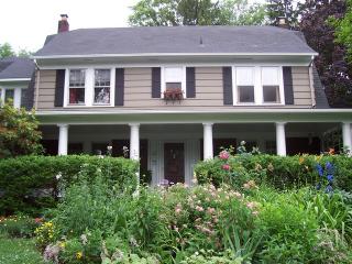 17 Tillson Ave, Highland, NY 12528-1718
