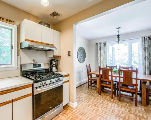 27 Hilden St, San Remo NY  11754-1743 exterior