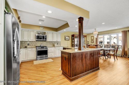 98 Jib Ln, Bricktown NJ  08723-6747 exterior