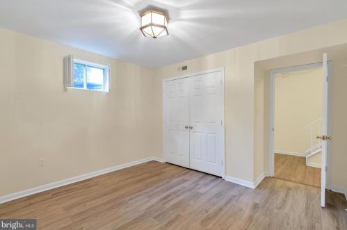 2827 Flagmaker Dr, Falls Church VA  22042-2204 exterior