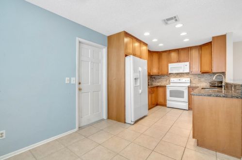 418 Poplar Ct, Maitland FL  32751-5975 exterior