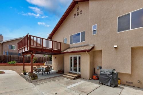 5289 Alamosa Park Dr, Oceanside CA  92057-6313 exterior