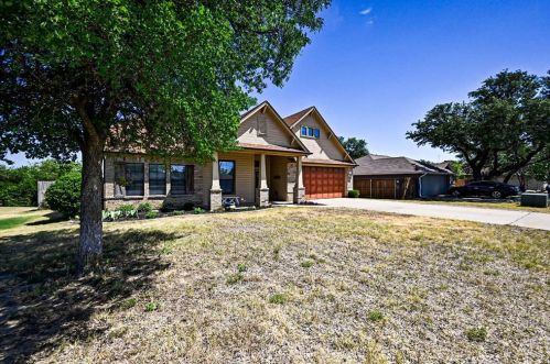 522 Ridgeway Blvd, Weatherford, TX 76086-3930