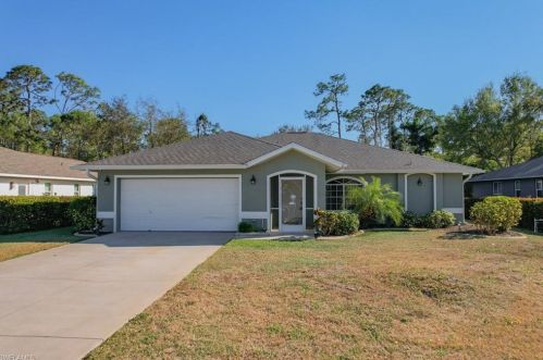 272 Johnnycake Dr, Naples, FL 34110-1312