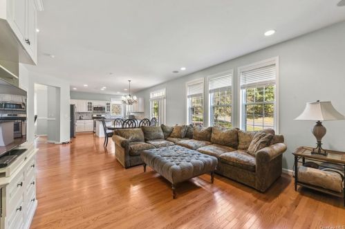 2 Vintage Ct, Rye Brook, NY 10573-5505