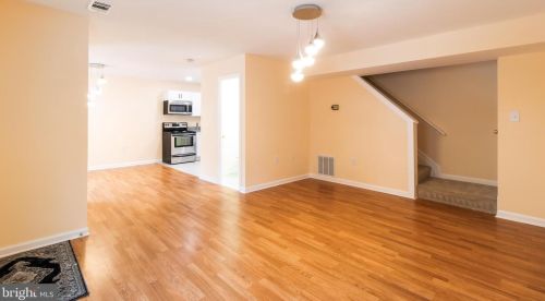 43 Adams Dr, Leesburg, VA 20176-3307