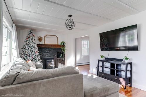 12 Cypress Ave, Tiverton RI  02878-1416 exterior