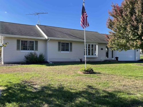 233 Sunrise Ct, Deerfield, WI 53531-9427