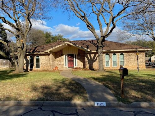 1121 Green River Trl, Cleburne, TX 76033-6114