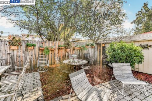 2708 Humboldt Ave, Oakland CA  94602-3635 exterior