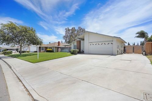 10040 Ontario St, Riverside, CA 92503-7705