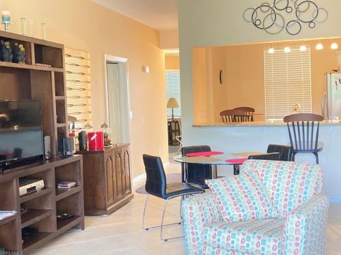 305 Robin Hood Cir, Naples, FL 34104-5421