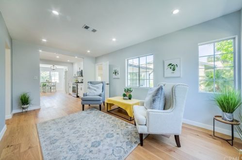 17602 Collins St, Van Nuys CA  91316-1245 exterior