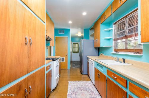 1111 Bethany Home Rd, Phoenix AZ  85014-2229 exterior