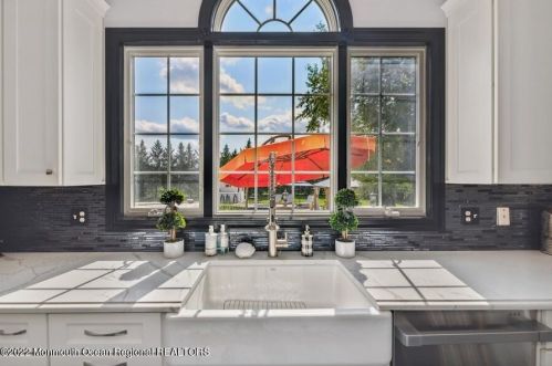 6 Courtney Ct, East Freehold NJ 07728-9563 exterior