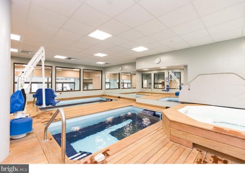 1420 Locust St, Philadelphia PA 19102-4201 exterior