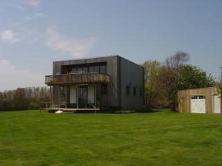 411 Jobs Ln, Watermill, NY 11976-3515