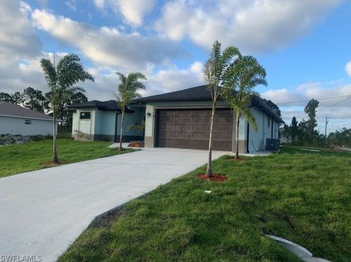 2100 9th St, Lehigh Acres, FL 33972-8351
