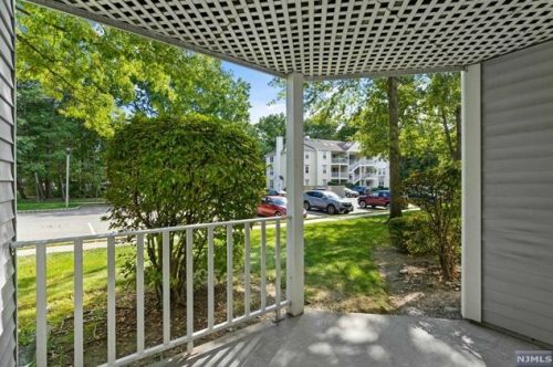 174 Linden St, Mahwah NJ  07430-2064 exterior