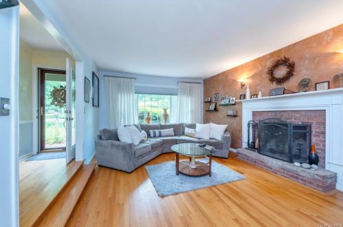 410 Old Post Rd, Marlborough NY  12542-6232 exterior