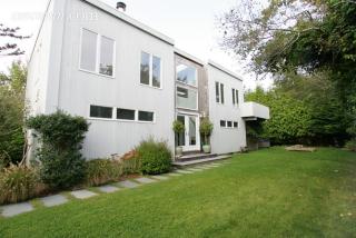 25 Rehan Ave, Hither Plains NY  11954-5209 exterior