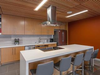 206 5th Ave, Seattle WA  98109-5001 exterior