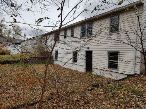 32 Coolidge St, Windsor Locks, CT 06096-2746
